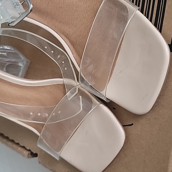 Steve Madden - HUNDRED CLEAR BLOCK HEEL SANDAL - Picture 3 of 8